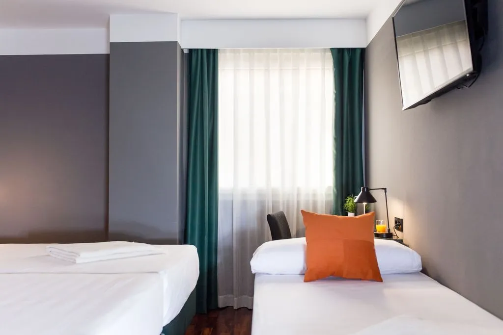 TRIPLE STANDARD Room, Malcom and Barret, Valencia