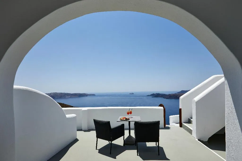 SUITE DELUXE WITH JACUZZI Room, Petit Palace, Santorini