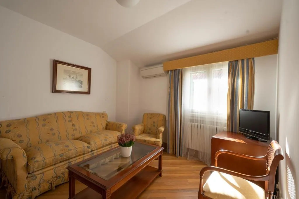 JUNIOR SUITE STANDARD Room, Miranda and Suizo, Madrid