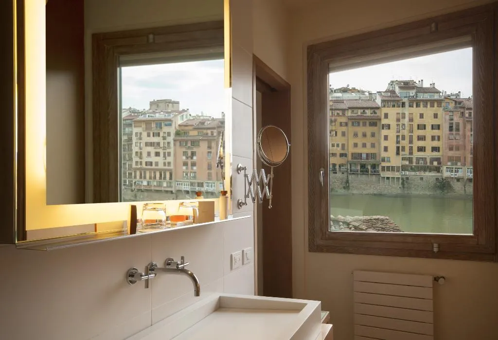 DOUBLE SINGLE USE PREMIER RIVER VIEW Room, Continentale, Florence