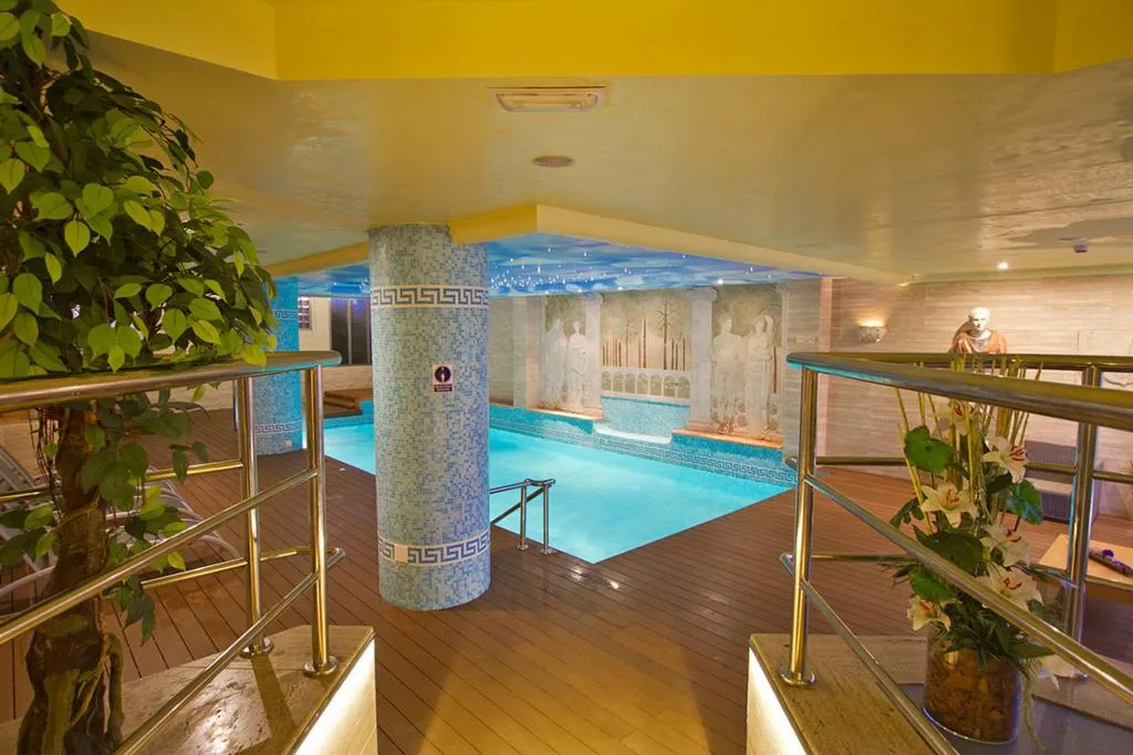 Sports and Entertainment, MS Amaragua, Costa Del Sol