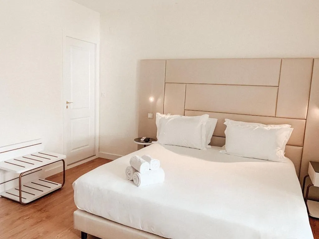 Room, Le Premier Lisbon Suites, Lisbon