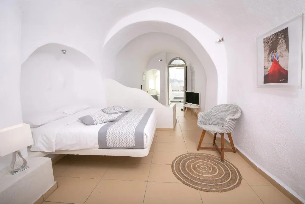 STUDIO STANDARD Room, Vogue Suites, Santorini