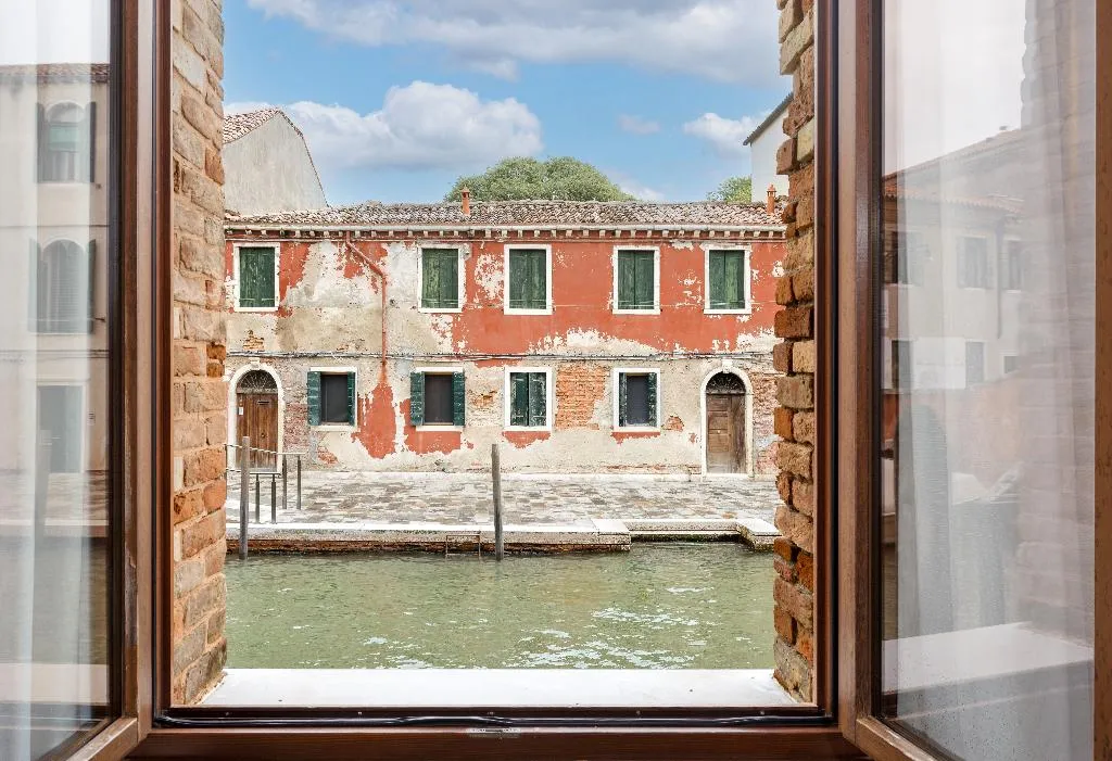 Double or Twin DELUXE CANAL VIEW Room, Eurostars Cannaregio, Venice
