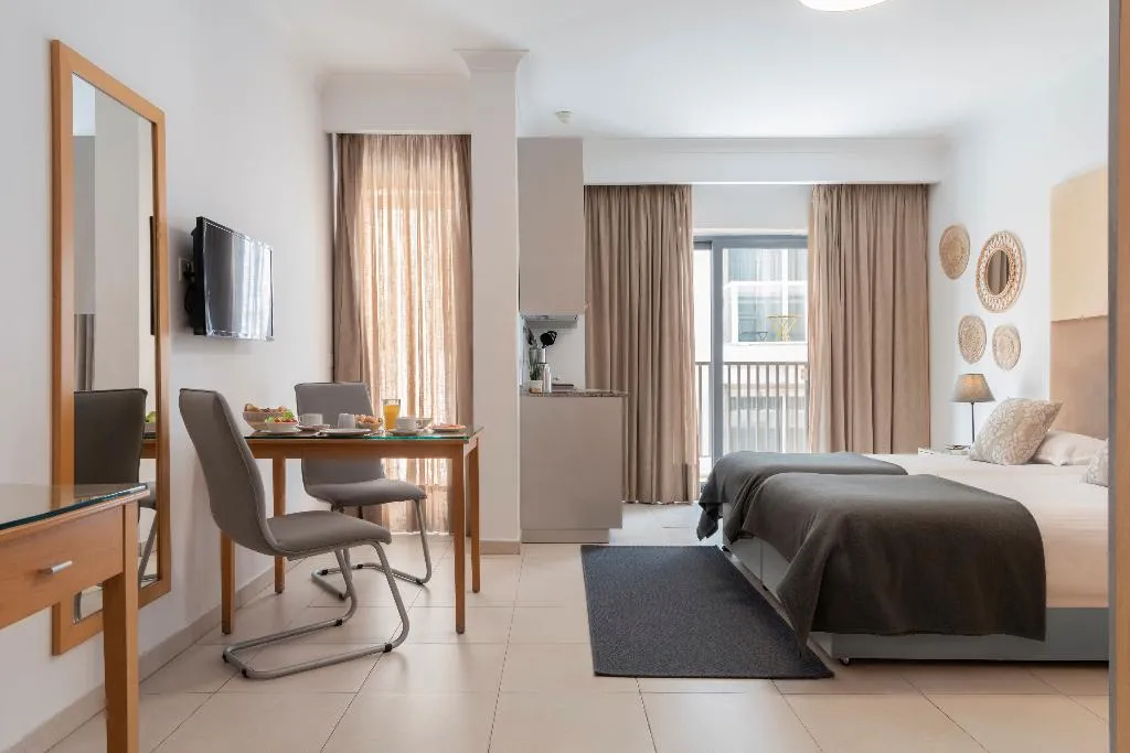 FAMILY ROOM STANDARD Room, Plaza Hotels, Malta