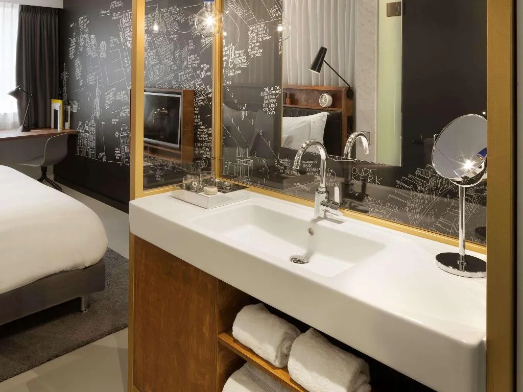 DOUBLE SUPERIOR KING BED Room, Ink Hotel Amsterdam - MGallery Collection, Amsterdam