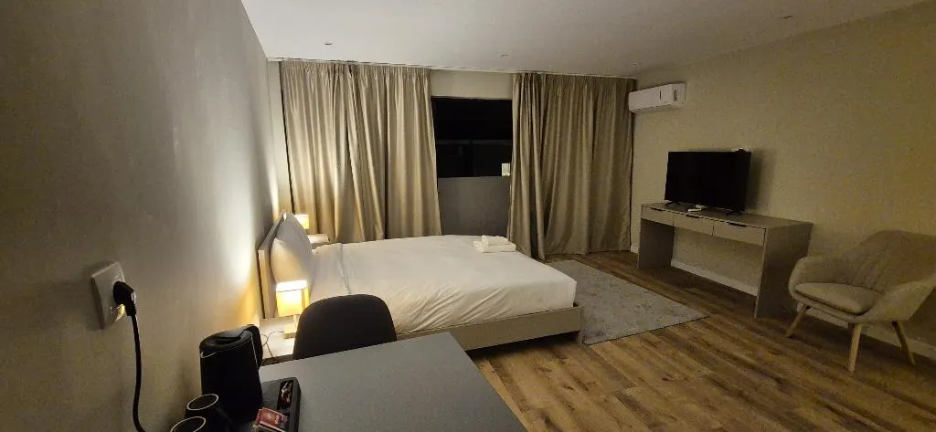 SUITE ONE BEDROOM WITH KITCHENETTE Room, Figleaf Kypseli, Athens