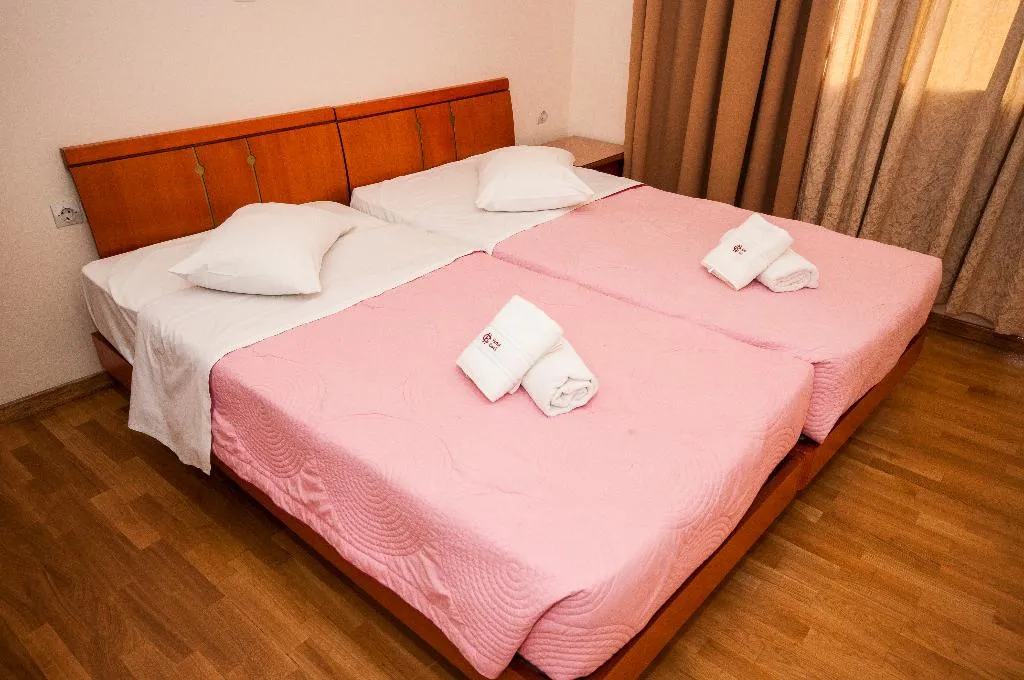 QUADRUPLE STANDARD Room, Cecil hotel, Athens