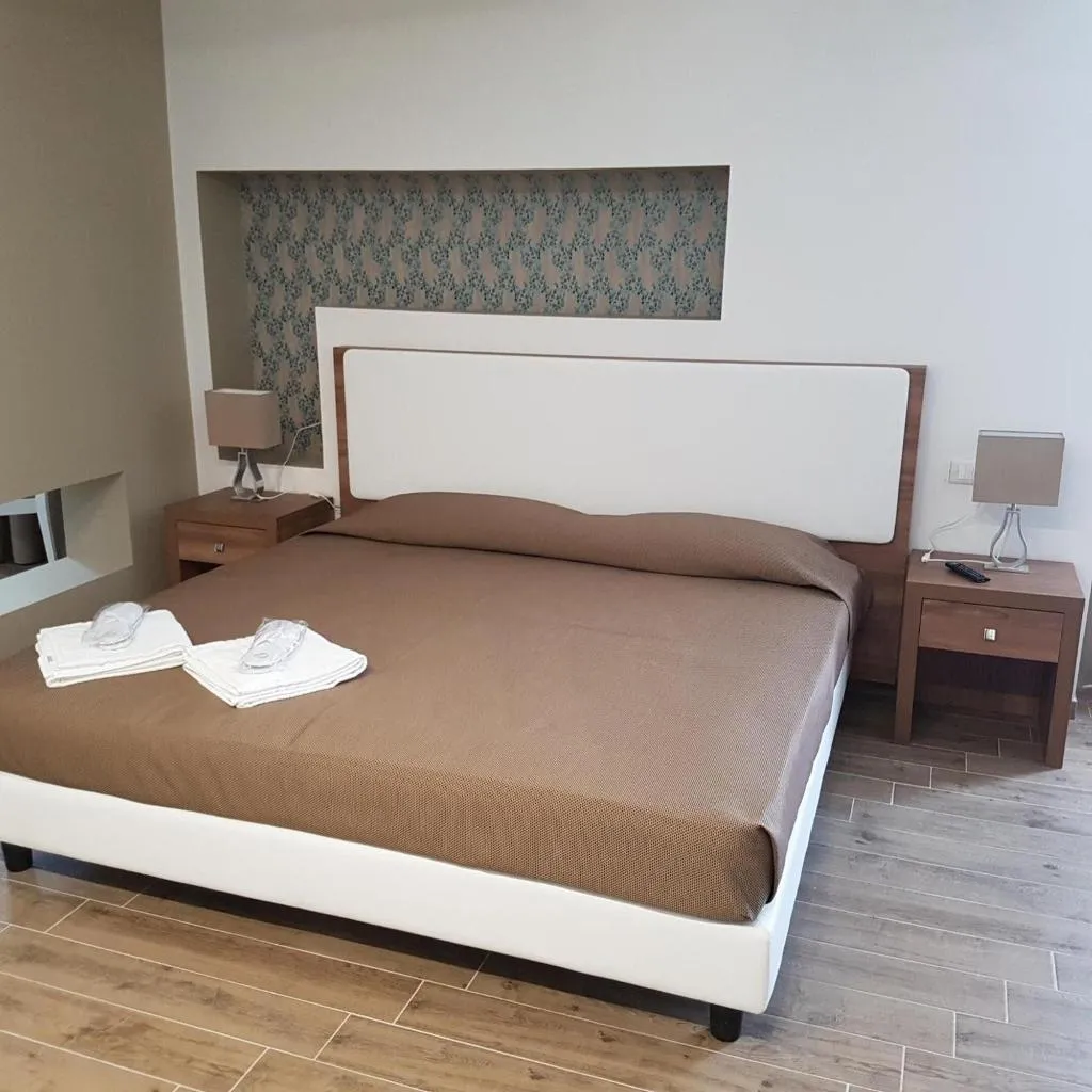 Room, Grand Hotel Del Lago, Palermo