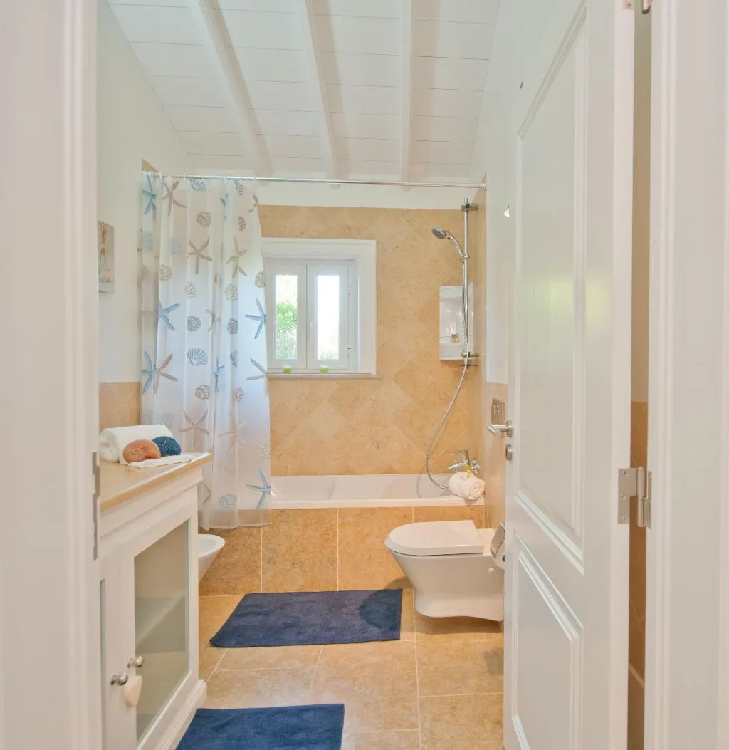 VILLA THREE BEDROOMS Room, Shantivillas, Algarve