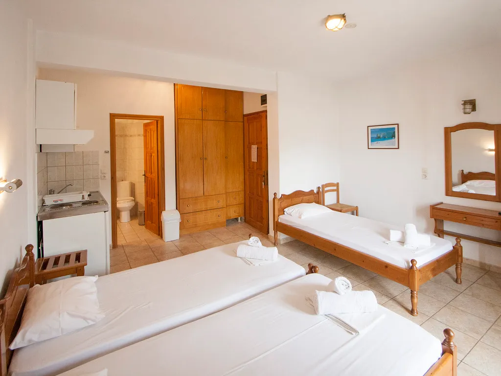 TRIPLE STANDARD Room, Pension Laura, Skiathos