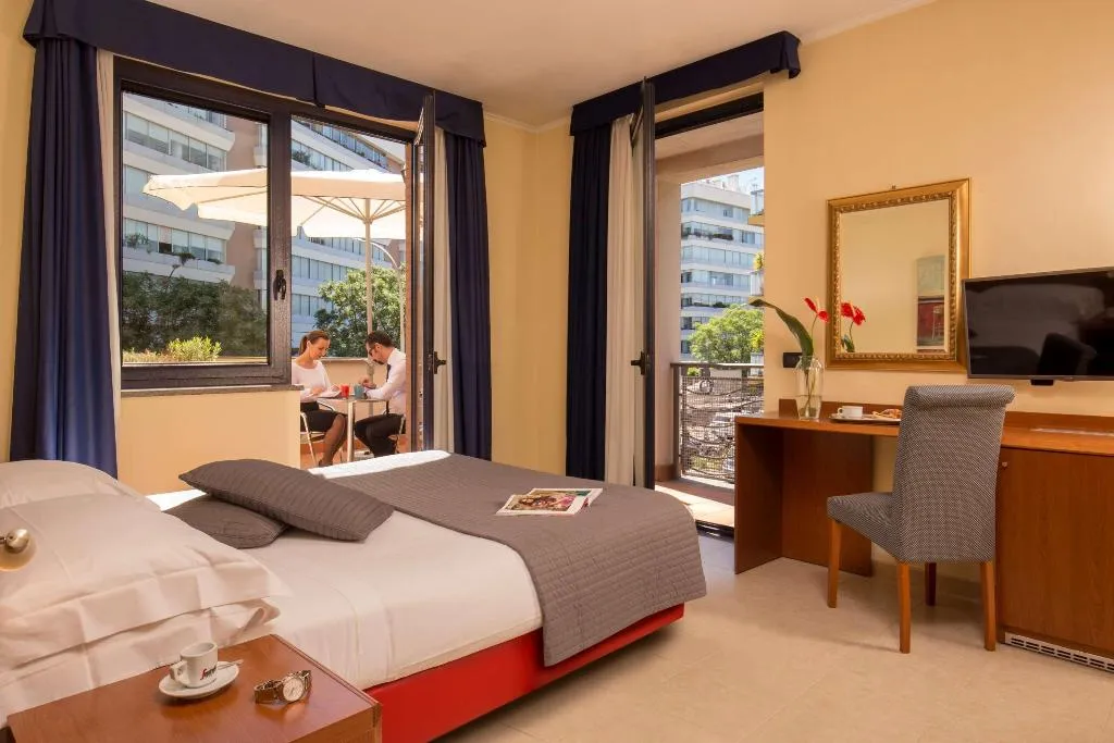 DOUBLE KING BED NON SMOKING Room, Best Western Blu Hotel Roma, Rome