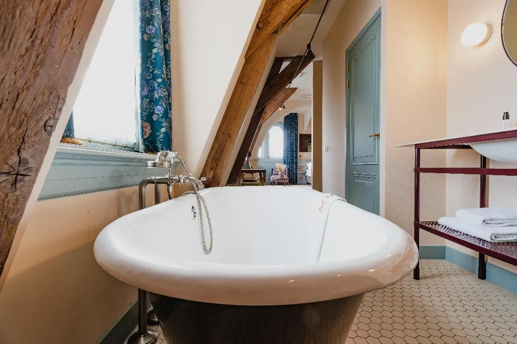 SUITE KING SIZE BED Room, Hotel Mercier, Amsterdam