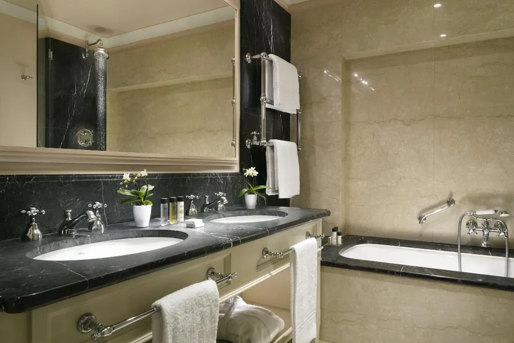 DOUBLE PRESTIGE Room, Palazzo Di Camugliano, Florence
