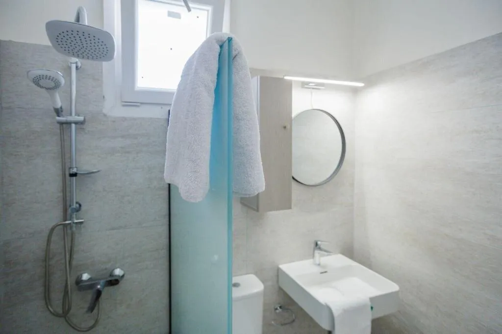Room, Blue Horizon Studios, Zante