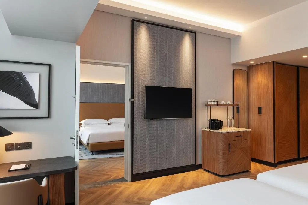 DOUBLE CLUB Room, Sheraton Dubai Mall of the Emirates Hotel, Dubai