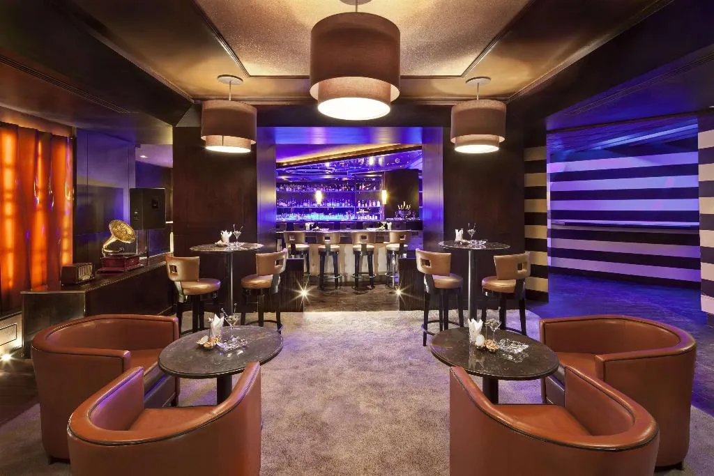 Bar, Fairmont Nile City, Cairo