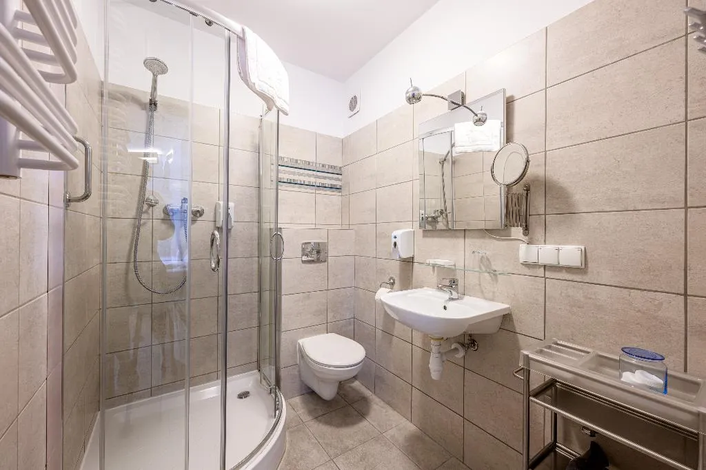 STUDIO ONE BEDROOM ONE BATHROOM Room, On/set Aparthotel, Krakow