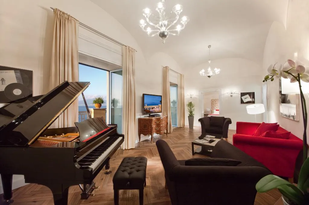 SUITE STANDARD Room, Grand Hotel Excelsior Vittoria Spa, Naples