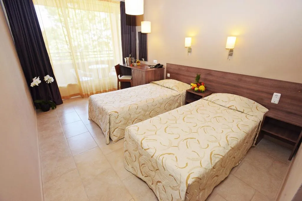 Room, Gladiola, Varna