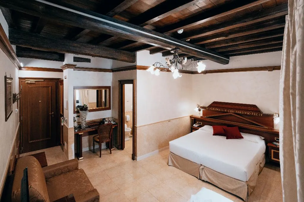 QUADRUPLE STANDARD Room, Pantheon, Rome