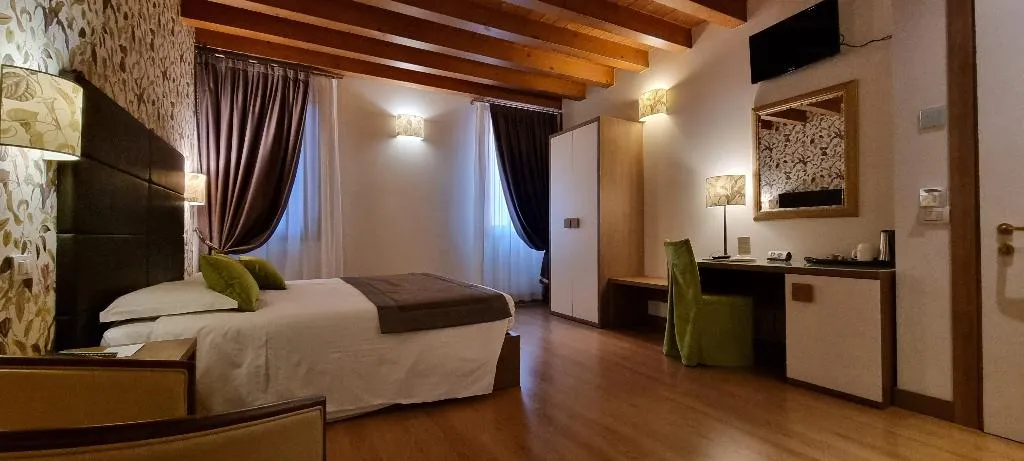 JUNIOR SUITE SUPERIOR CAPACITY 3 Room, Unaway Ecohotel Villa Costanza Venezia, Venice