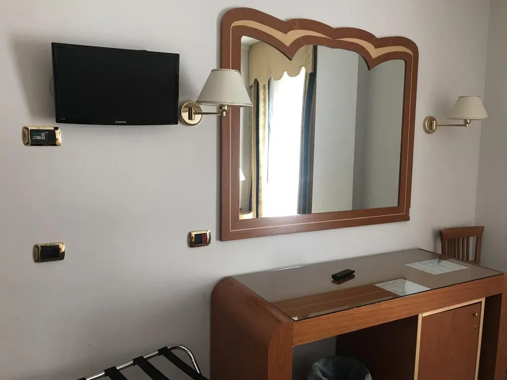 Room, Albatros, Naples