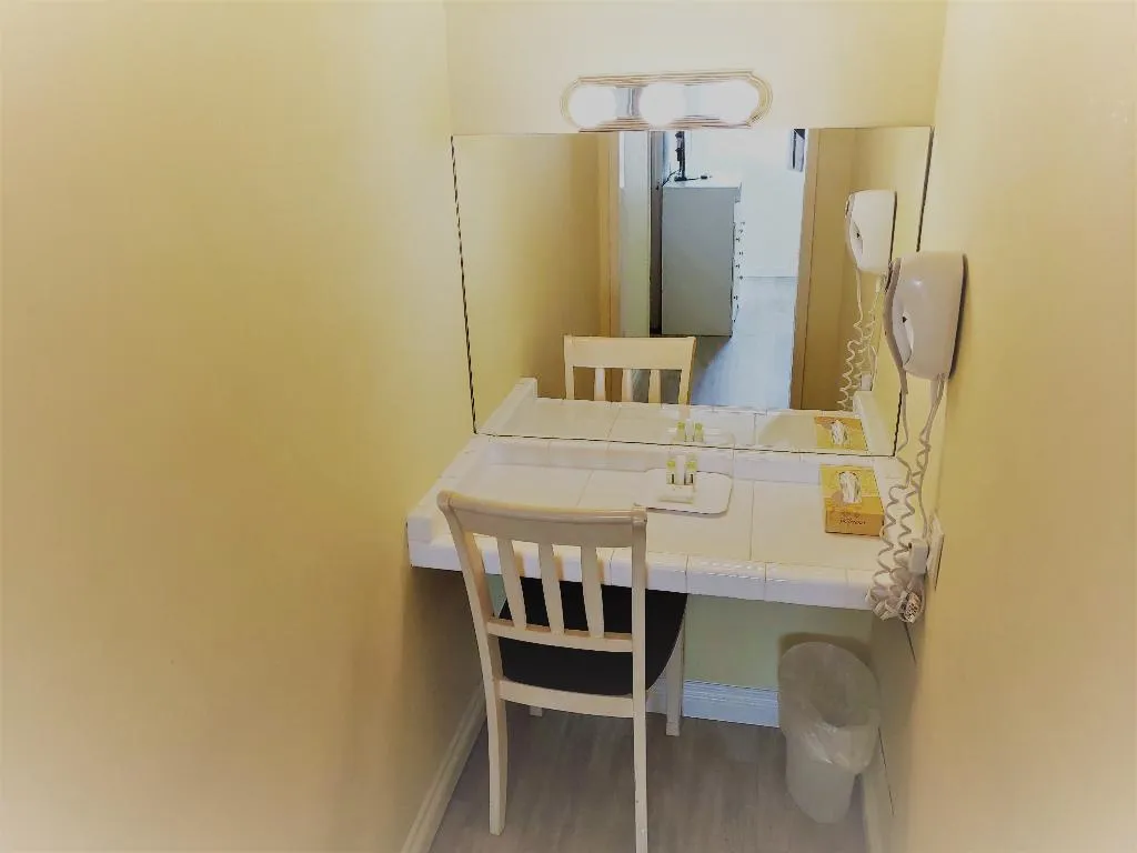 DOUBLE DELUXE Room, Hollywood Celebrity Hotel, Los Angeles