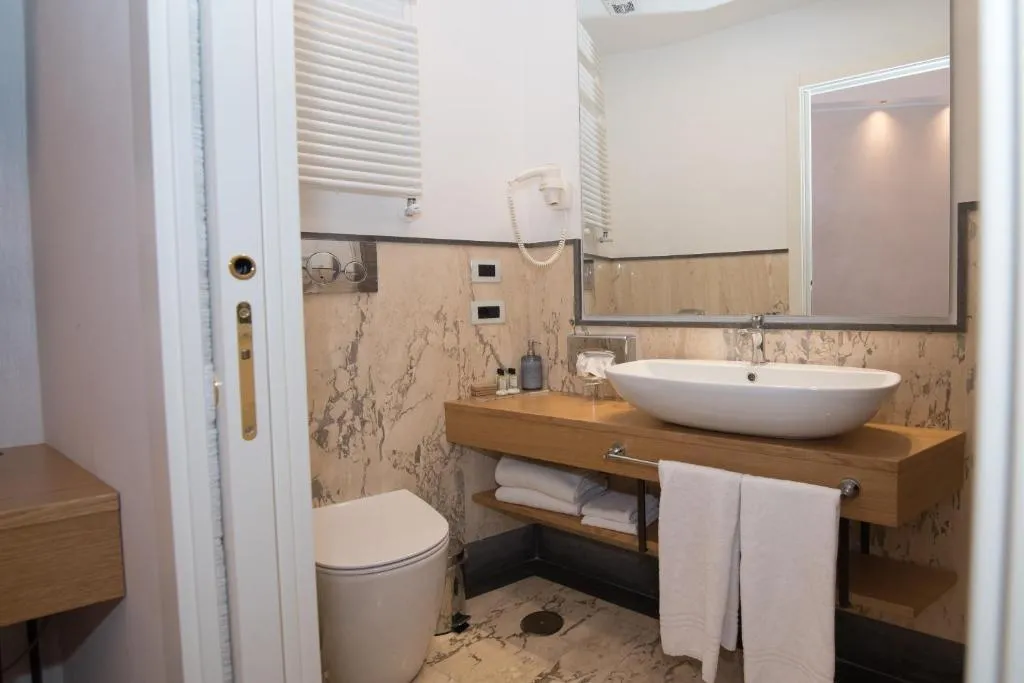 DOUBLE DELUXE Room, Accademia, Rome