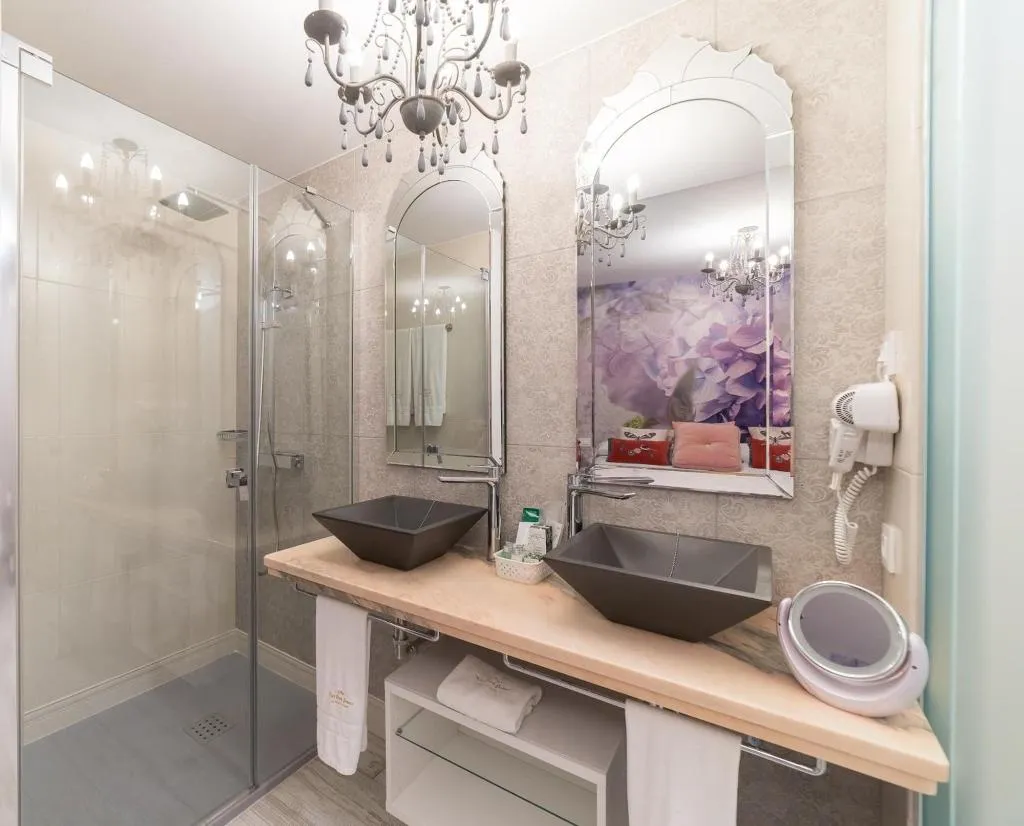 Room, Rey Don Pedro Luxury Home, Seville