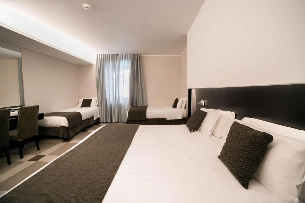 FAMILY ROOM THREE BEDS Room, Best Western Plus Hotel Universo, Rome
