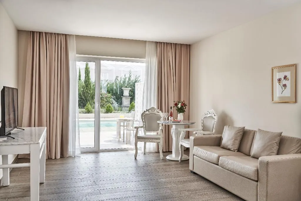 JUNIOR SUITE STANDARD Room, Sandy Villas, Corfu