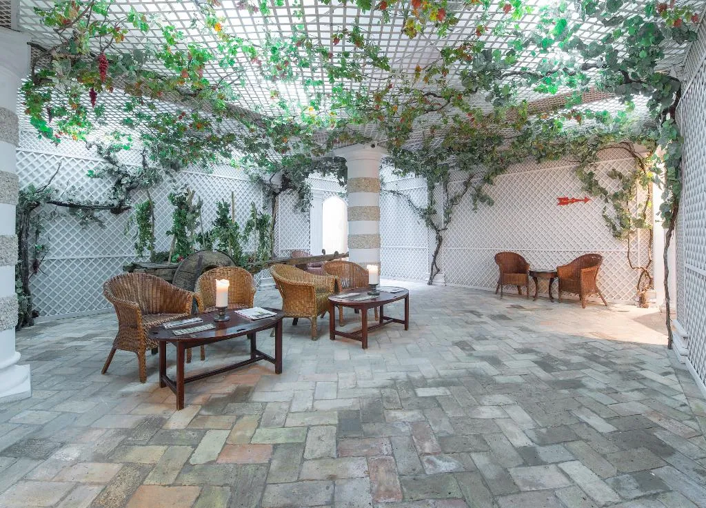 Sports and Entertainment, Casas de la Juderia, Seville