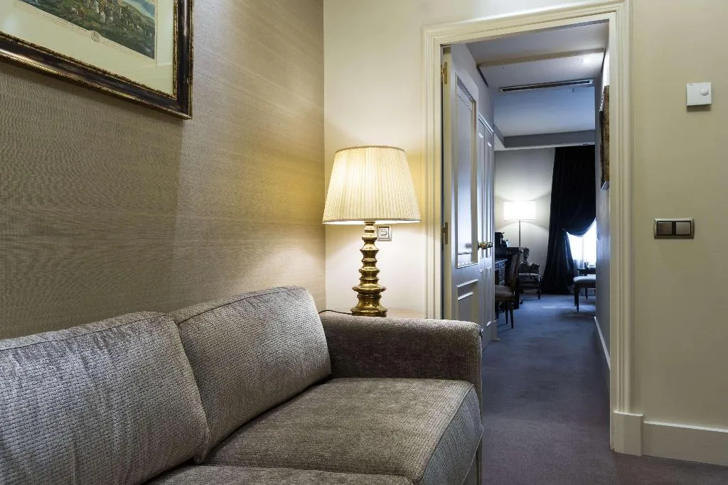 FAMILY ROOM STANDARD Room, Wellington Hotel & Spa Madrid, Madrid
