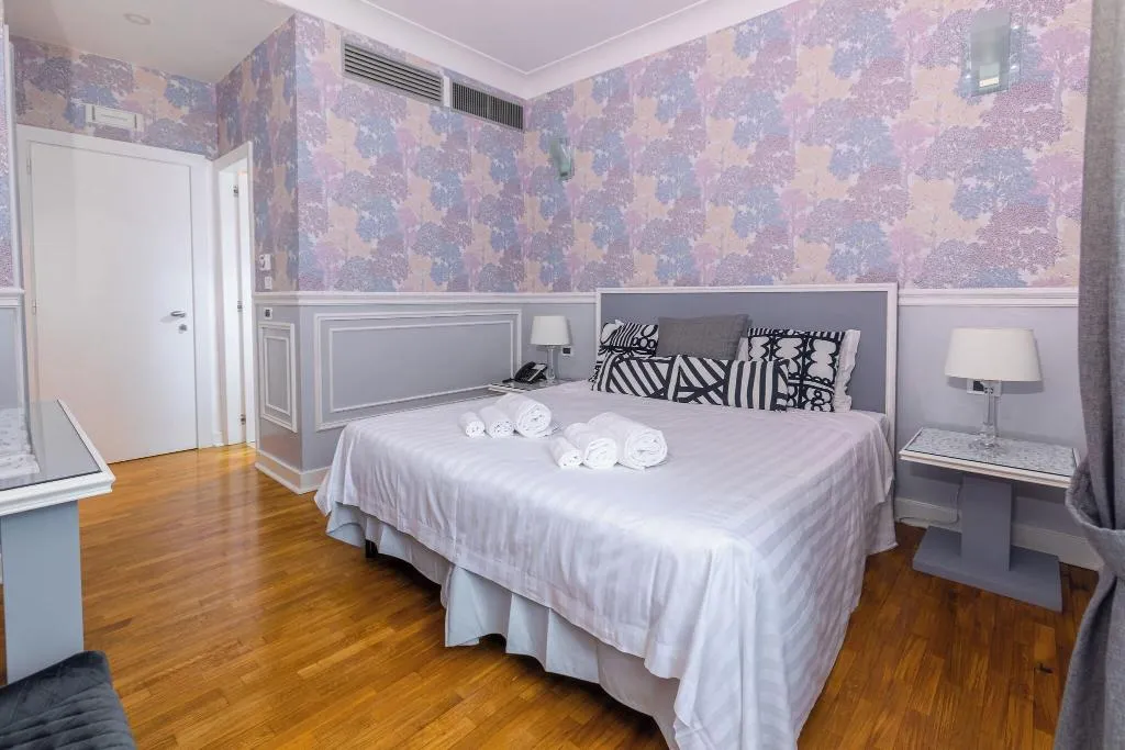 DOUBLE DELUXE Room, Hotel Villa Mangili, Rome