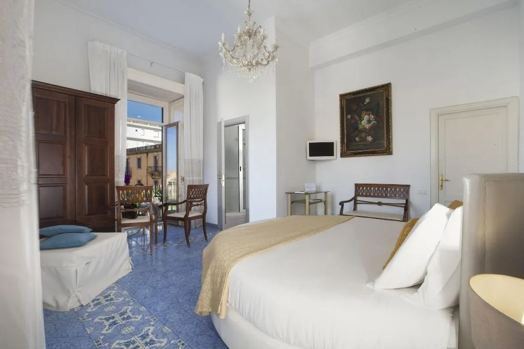 Room, Piazza Tasso B B, Naples