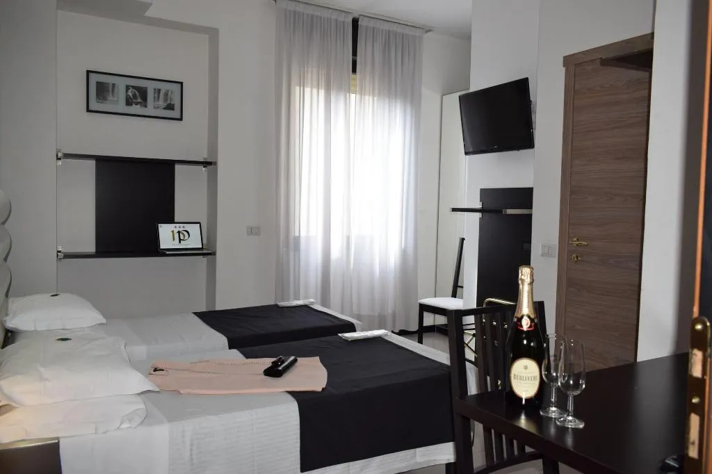 Room, Hotel Perugino, Milan