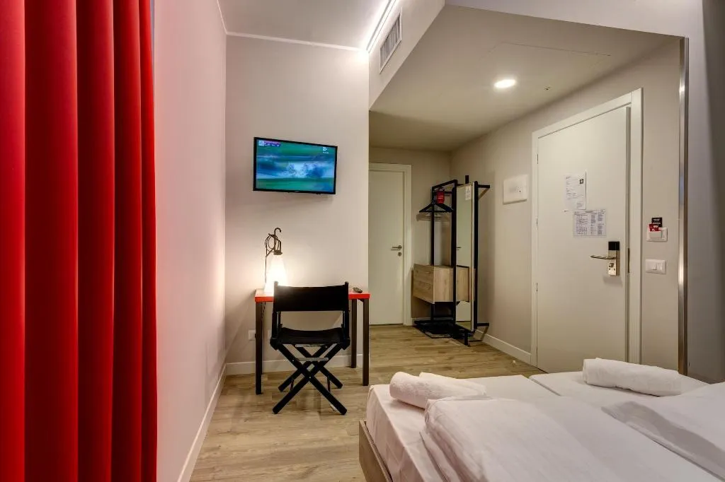 Room, Meininger Roma Termini, Naples