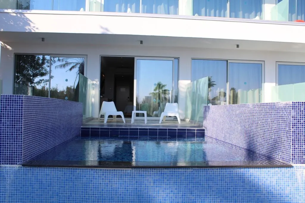 JUNIOR SUITE WITH PRIVATE POOL Room, Fedrania Gardens, Cyprus