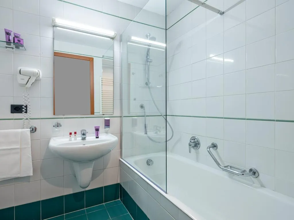Double or Twin SIDE SEA VIEW WITH BALCONY Room, Antares, Catania