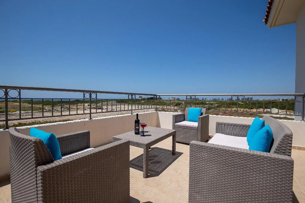 VILLA THREE BEDROOMS WITH PRIVATE POOL Room, Sea Point Villas, Cyprus