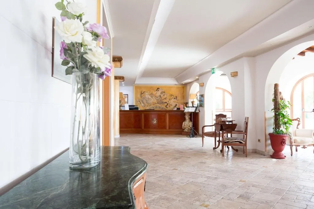 Lobby, Tritone, Catania