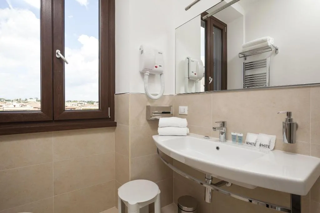 Room, Window On Rome, Rome