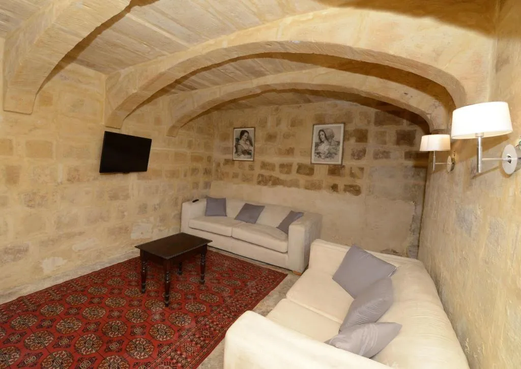 Lobby, Paulos Valletta, Malta