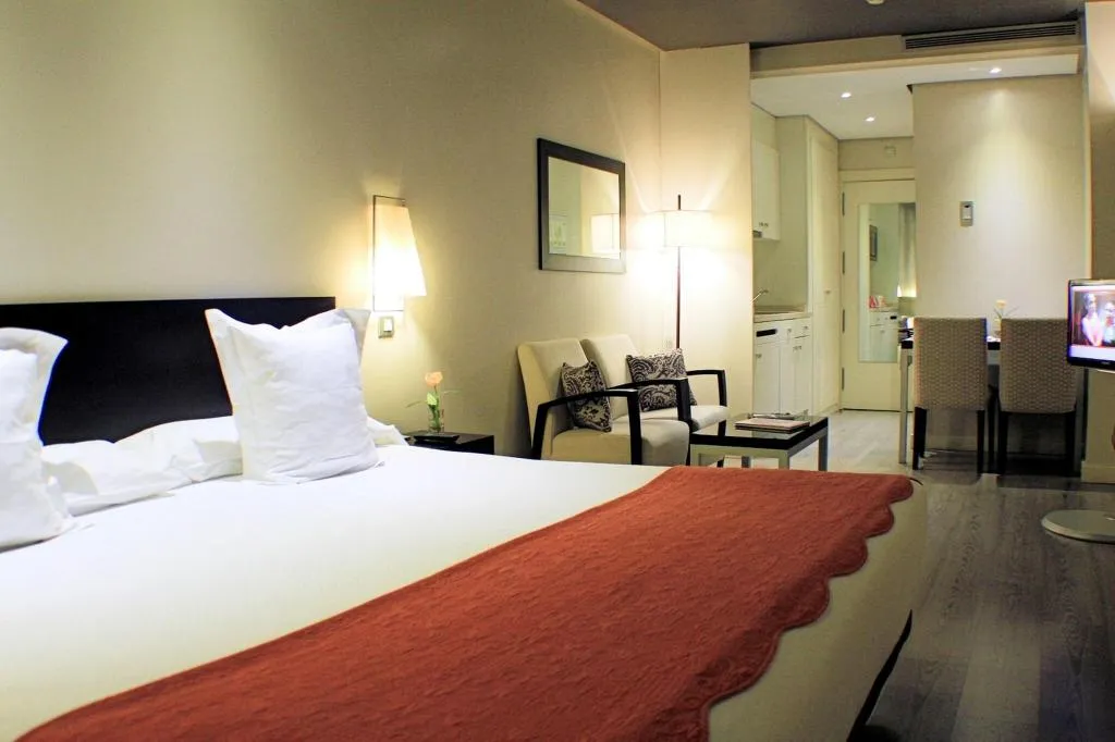 TRIPLE STANDARD Room, Suites Viena Plaza de España, Madrid