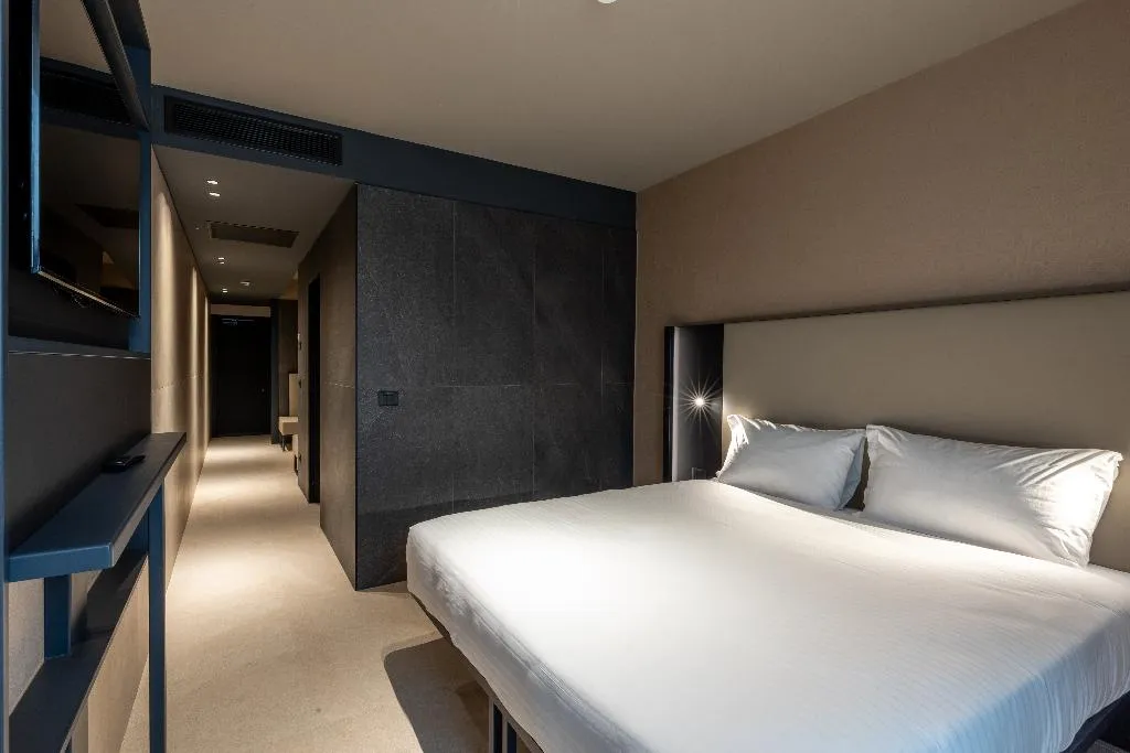JUNIOR SUITE CAPACITY 3 Room, Scarlatti Hotel Milano, Milan