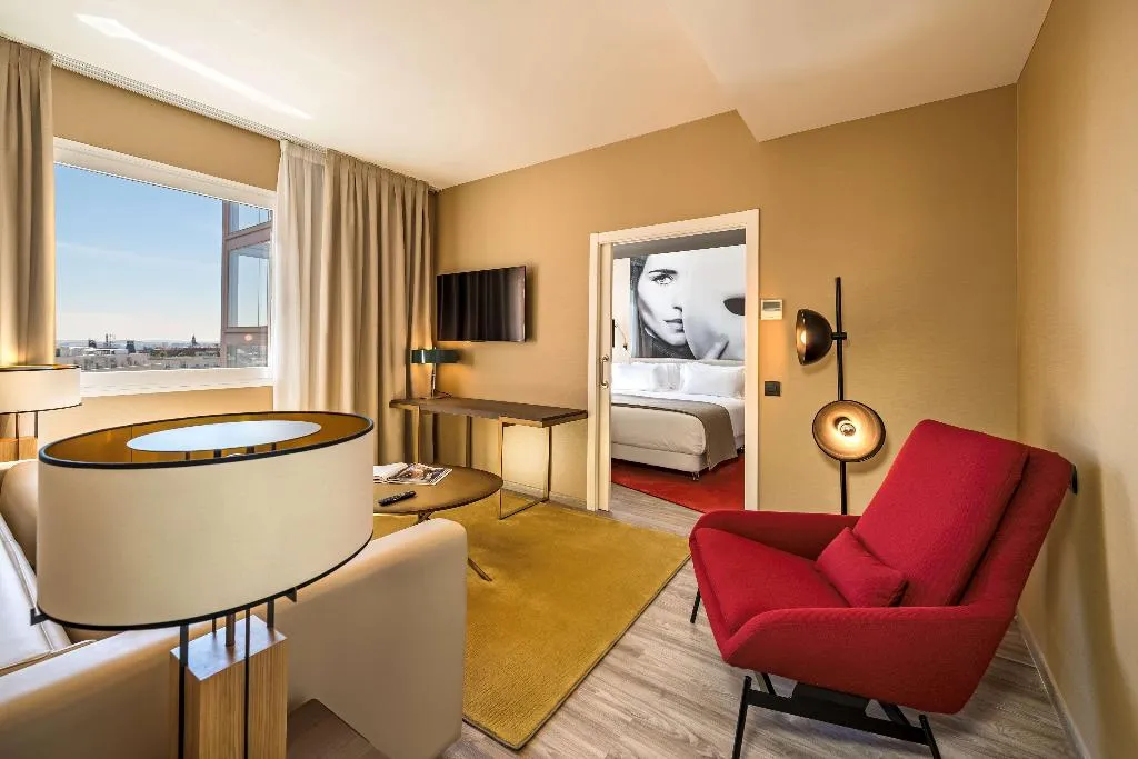 JUNIOR SUITE STANDARD Room, NH Collection Madrid Suecia, Madrid