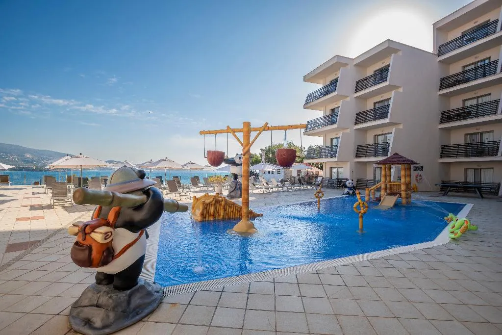 Pool, Leonardo Royal Htl Mallorca Palmanova Bay, Majorca
