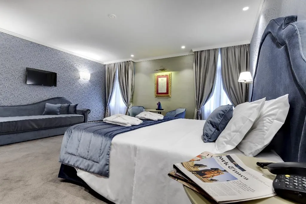 JUNIOR SUITE STANDARD Room, Dona Palace, Venice