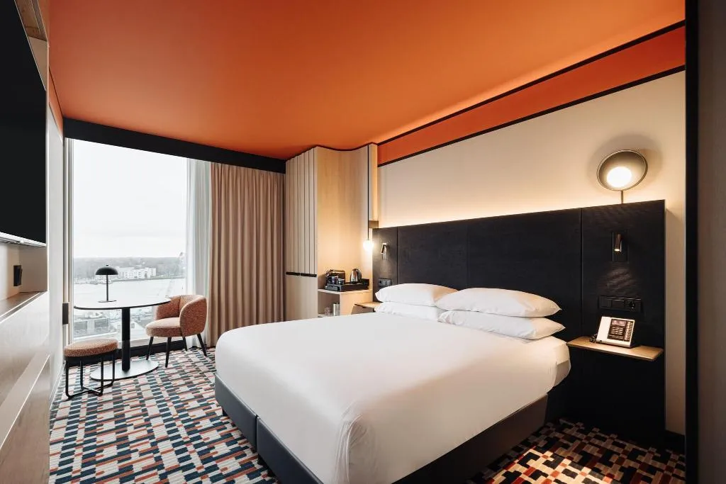 Room, DoubleTree by Hilton Amsterdam Centraal Station, Amsterdam